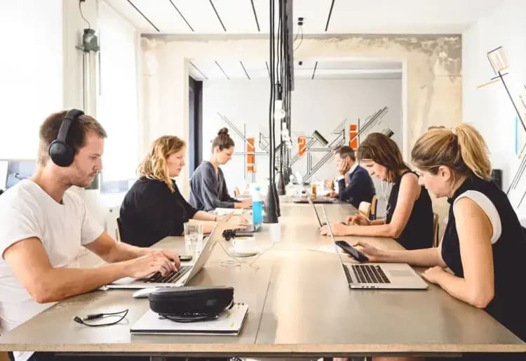 St. Oberholz Coworking Berlin Mitte – Zehdenicker Straße - Berlin Desks