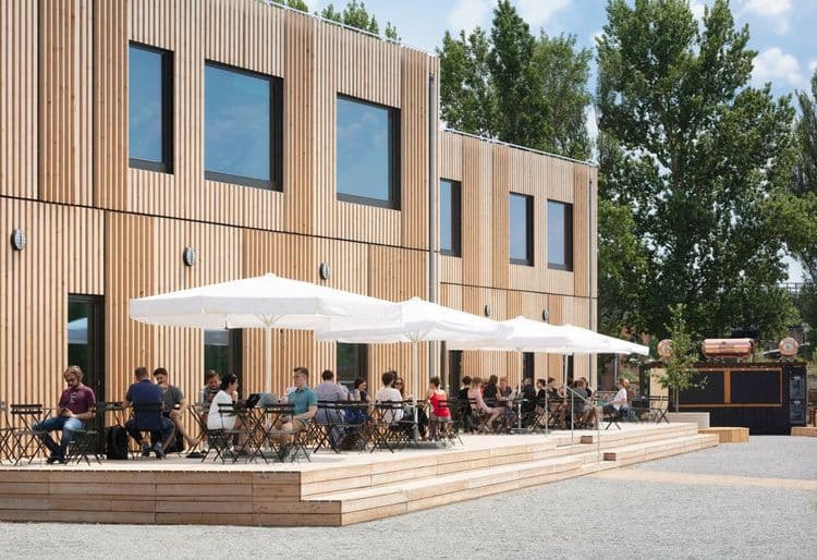 St. Oberholz Coworking Berlin Tempelhof – Ringbahnstraße - Berlin Desks