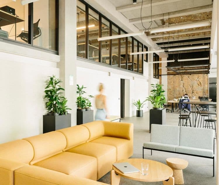 St. Oberholz Coworking Prenzlauer Berg – Kastanienallee - Berlin Desks